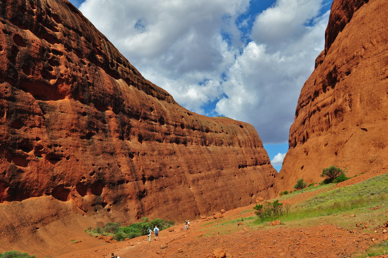 Kata Tjuta z bliska - wej_cie do W_wozu Walpa W czerwonym sercu Australii