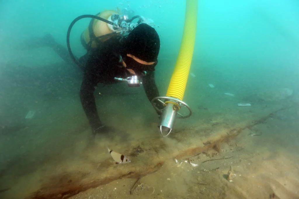 Wydobycie wraku greckiego statku Sycylia / Soprintendenza del Mare